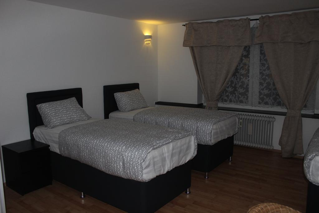 Hotel Garni Emir Colónia Quarto foto