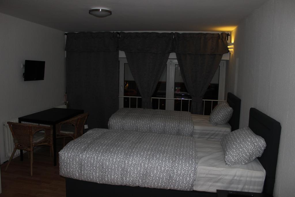 Hotel Garni Emir Colónia Quarto foto